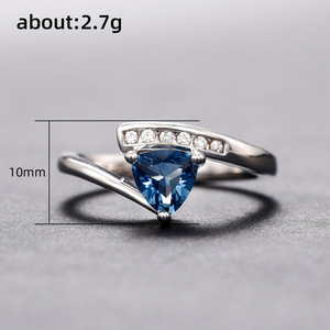 Anello con Fascia Intrecciata e Cristalli Blu Scuro per Donne, Accessorio Romantico ed Elegante - Product Image 5