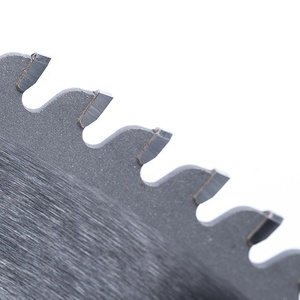 Haute vitesse de coupe rapide à faible bruit TCT <span class=keywords><strong>lame</strong></span> de <span class=keywords><strong>scie</strong></span> circulaire à pointe de <span class=keywords><strong>carbure</strong></span> pour alliage d'aluminium - Product Image 3