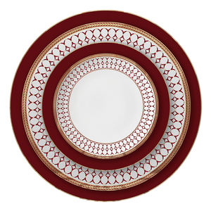 <span class=keywords><strong>Service</strong></span> <span class=keywords><strong>de</strong></span> <span class=keywords><strong>table</strong></span> <span class=keywords><strong>en</strong></span> <span class=keywords><strong>porcelaine</strong></span> rouge et or <span class=keywords><strong>de</strong></span> luxe, assiettes et bols <span class=keywords><strong>en</strong></span> céramique royale avec théière pour cadeau <span class=keywords><strong>de</strong></span> mariage et dîner élégant - Product Image 1