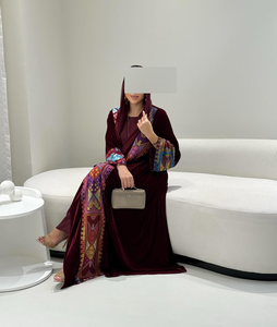 Abaya Musulmana di Lusso Personalizzata in <span class=keywords><strong>Velluto</strong></span> <span class=keywords><strong>Bordeaux</strong></span> per Donne 2025 Dubai, Ricamo Etnico Colorato con Hijab Abbinato, Abito Modesto - Product Image 1