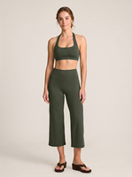 Nouvel ensemble de sport pour femme avec soutien-gorge dos nu personnalisé, respirant, et pantalon capri large pour le fitness, le yoga et la gym