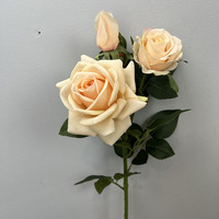 Rose artificielle en latex hydratante à trois têtes, faite à la main, toucher réel, haute simulation, légère, pour décoration intérieure de Noël