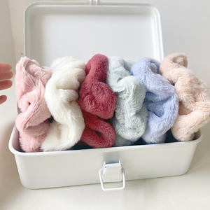 批发定制新款高品质毛绒松紧带发圈面料，适合女性和女孩 - Product Image 4