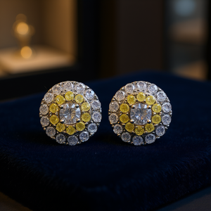 Orecchini a lobo in oro bianco con diamanti taglio brillante rotondo, design floreale, montatura a griffe, lusso da donna per tutti i giorni - Product Image 2