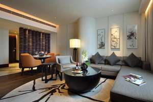 Juego de Muebles de Dormitorio del Hotel InterContinental de Shanghái <span class=keywords><strong>con</strong></span> Madera Maciza, Juego de 5 Piezas <span class=keywords><strong>con</strong></span> Sillón, Sofá y Mesa de Centro para Sala de Estar - Product Image 2