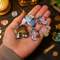 Broches personnalisées en gros sans minimum de commande, badges de revers en émail dur à thème anime, fabricant de broches personnalisées en émail dur et souple