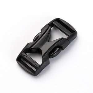 Boucle à dégagement latéral 15 mm en plastique noir durable pour sacs Printemps 2024 - Product Image 2