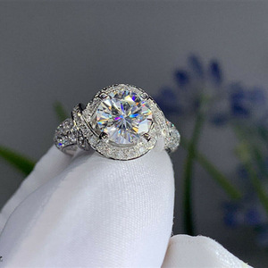 Anello Vintage con Design a Torre Floreale Intrecciata per Donne - Product Image 3