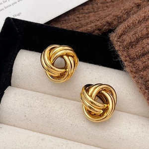 Boucles d'oreilles géométriques sculpturales exagérées en acier inoxydable plaqué or 14 carats, motif cœur, fruit, fleur pour femme - Tendance soirée - Product Image 2