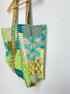 กระเป๋าสะพายไหล่สไตล์โบฮีเมียนสำหรับผู้หญิง, กระเป๋าผ้าคอตตอนเย็บปะติดแบบกลับด้านได้ทำด้วยมือสำหรับเดินทางและช้อปปิ้ง - Product Image 3