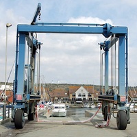 Grue de levage de bateau mobile 100-150T avec système de levage de voyage automoteur pour ascenseur de voyage marin de yacht