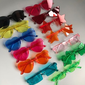 2025新作Sweet Love & roses Party Heartsピンクベイブ花嫁ワンピース卸売りファッションピーチハートメガネ型サングラス - Product Image 3