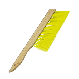 Outils d'apiculture, Brosse à abeilles en plastique à une rangée avec manche en bois, Brosse à abeilles <span class=keywords><strong>de</strong></span> haute qualité qui ne blesse pas le <span class=keywords><strong>miel</strong></span> - Product Image 2