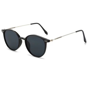 Gafas de Sol Redondas de Moda con Protección UV400 Anti-UV y Visión Nocturna para Hombre y Mujer, Bisagras Metálicas, Material de PC - Product Image 2
