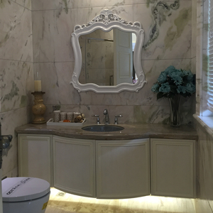 Panel Empotrado Tradicional de Madera y Vidrio Blanco Impecable <span class=keywords><strong>con</strong></span> Almacenamiento Ecológico y Duradero para Baño de Villa en la <span class=keywords><strong>Playa</strong></span> - Product Image 2