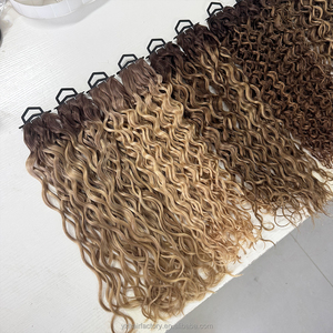 ผมต่อแบบ Genius Weft สีบลอนด์อ่อนแบบมองไม่เห็น  หนังกำพร้าผมยังอยู่ครบถ้วน  จัดเรียงเส้นผมอย่างดี  ผมแท้จากรัสเซีย  แบบ Genius Weft Balayage - Product Image 6