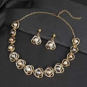 Perle Kundan Choker Long Collier Ensemble Intemporel Et Luxueux Appel Rideaux Gracieusement Ajoutant À La Main En Vrac Produit - Product Image 3