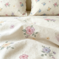 Lot de literie en microfibre de luxe, comprenant taies d'oreiller et couvre-lit, en provenance de surplus de stock, à prix de liquidation en gros