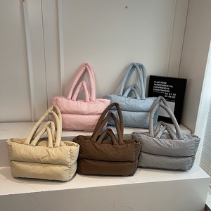 Borsa a Spalla Morbida Trapuntata Grande Capacità Invernale da Donna, Borsa a Mano Versatile Trapuntata Sottobraccio per Uso Quotidiano - Product Image 2
