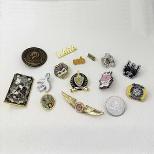 Broche personnalisée en émail dur 3D, motif vêtements, pailletée, mignonne, Kawaii, <span class=keywords><strong>dessin</strong></span> <span class=keywords><strong>animé</strong></span>, anime - Product Image 6