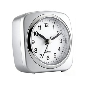 Reloj Despertador Analógico Cuadrado Compacto Plateado de 3 Pulgadas con Función de Repetición para Mesa de Noche - Product Image 1