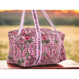 Bolsa de lona acolchada de algodón hecha a mano, interior espacioso con asas cómodas, ligera, duradera y elegante para viajes y gimnasio. - Product Image 5