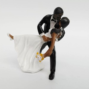 Vente chaude marié gâteau Topper personnalisé Tango baiser Couple <span class=keywords><strong>Figurine</strong></span> pour résine artisanat mariage et décorations mariées - Product Image 6