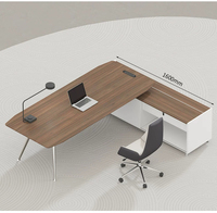 Bureau de direction moderne et simple en noyer européen, sur mesure