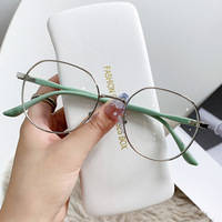 NOUVEAU Montures Magnifiques pour Femme avec Verres Progressifs Anti-Lumière Bleue et UV400, Lunettes de Vue Optiques