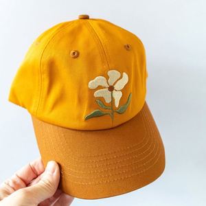 Gorra de Béisbol de 6 Paneles de Algodón Naranja con Logotipo Deportivo y Formal de Alta Definición con Bordado Floral Simple - Product Image 3