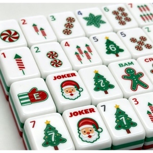 Fichas de Mahjong Americanas de Lujo Modernas para Reuniones Familiares, de Acrílico Duradero de 4 Capas, con Elementos Navideños en Contraste Rojo y Verde - Product Image 1