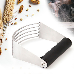 Diviseur de pâte en acier inoxydable à libération manuelle avec poignée noire pour la pâtisserie et l'utilisation en cuisine - Product Image 1