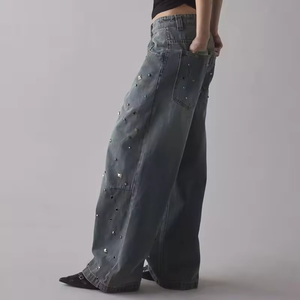 All'ingrosso 100% cotone pesante Denim oversize Skate Fit <span class=keywords><strong>Jeans</strong></span> da <span class=keywords><strong>uomo</strong></span> a <span class=keywords><strong>vita</strong></span> <span class=keywords><strong>bassa</strong></span> grigio blu lavaggio chiodati <span class=keywords><strong>Jeans</strong></span> larghi borchiati - Product Image 2