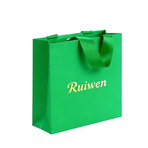 Sac en papier de luxe personnalisé avec logo estampé à chaud en feuille d'or, sac cadeau pour bijoux avec poignée en ruban - Product Image 1