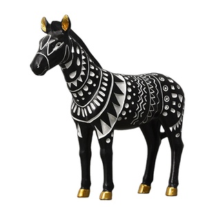 AUNMAS Scultura Ornamento In Resina Stile Europeo, Cavallo 31.5x18 Cm, Bianco, Per Scrivania E Casa
