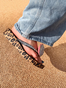 New wholesale lightweight <b>summer</b> rhinestone leopard print women's sandals with anti slip flip flops - Product Image 6