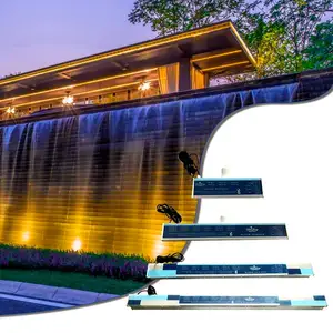 Bella cascata di discesa dell'acqua di sorgente di alta qualità con luce a led per la parete della piscina