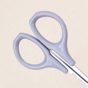 Tijeras de aseo de cejas de acero inoxidable de alta calidad, tijeras curvas rectas para dar forma a las cejas con cubierta de seguridad de plástico - Product Image 6