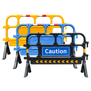 Barrière de circulation en plastique moulé par soufflage monobloc 1350, barrière routière en plastique interconnectable avec pieds rotatifs - Product Image 1