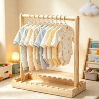 Porte-vêtements en bois pour bébé, avec cintres et boîte de rangement, idéal pour la chambre de bébé, panier de cadeaux pour nouveau-né