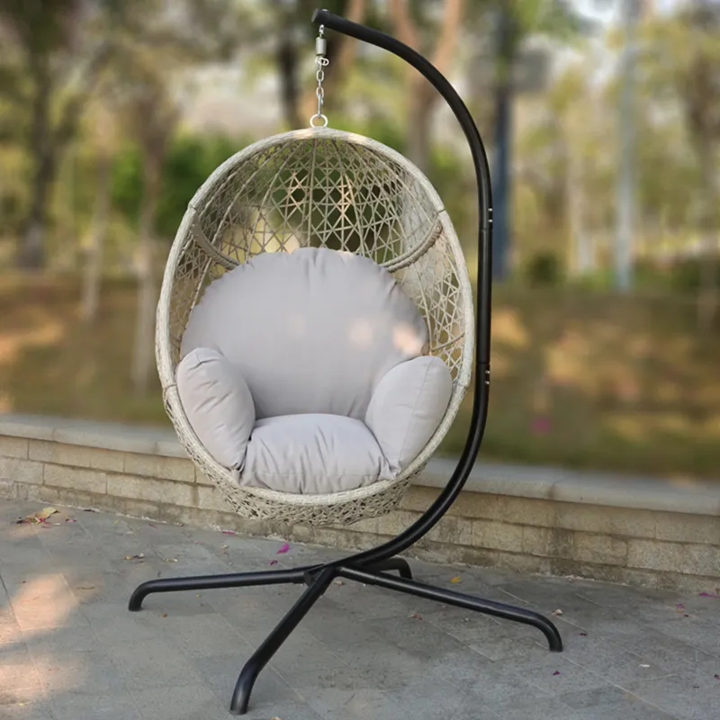 الروطان الأثاث الخوص كرسي بيض معلق في الباحة يتأرجح مع حامل KD تصميم أرجوحة أرجوحة كرسي