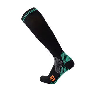 Chaussettes de compression montantes sur mesure 15-20 mmHg avec performance respirante pour la randonnée, la course et le sport - Product Image 4