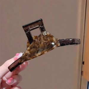 High-end Luxury Handmade Amber-textured Acetate Elegant Mid-size Triangle Hair <b>Clip</b> Shark Back Head for Half-up Gift Party - Product Image 6