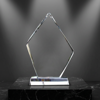 Plaque en cristal géométrique haut de gamme avec bords facettés et surface vierge pour gravure laser personnalisée, trophée en cristal
