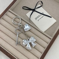 Porte-clés en métal avec miroir argenté, cœur et breloque clé vintage, pendentif mignon pour sac, cadeau pour femme, logo personnalisé