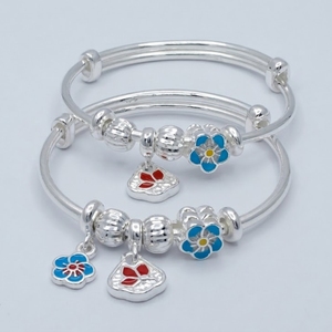 Pulsera Ajustable de Plata de Ley 925 Baccha Kadli para Bebé con Dije de Flor Azul y Diseño de Hoja Colgante, Joyería Infantil de Plata - Product Image 1