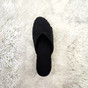 Sandales à enfiler confortables pour femmes, noires, à bout ouvert, ornées de cristaux et d'un nœud, style chic, vente en gros - Product Image 1