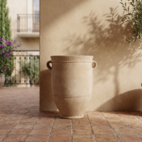 Grand vase de sol antique rustique en céramique terracotta avec doubles poignées et décoration en corde, poterie en argile beige sable