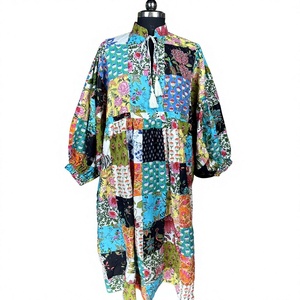 Robe longue bohème faite à la main, élégante, rétro, patchwork, fluide, tenue de plage, robe de soirée modeste unique, manches bouffantes, col en V - Product Image 4