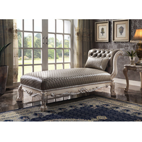 Schlafzimmer Moderner Stil Luxuriöses Design Doppelbetten Gepolstertes Kopfteil Weißes Bett Möbel